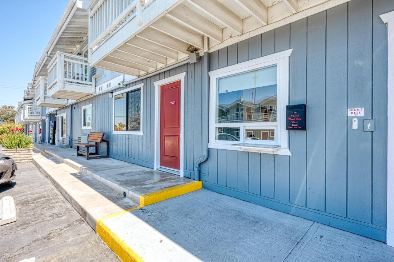 Hotel Harbor House