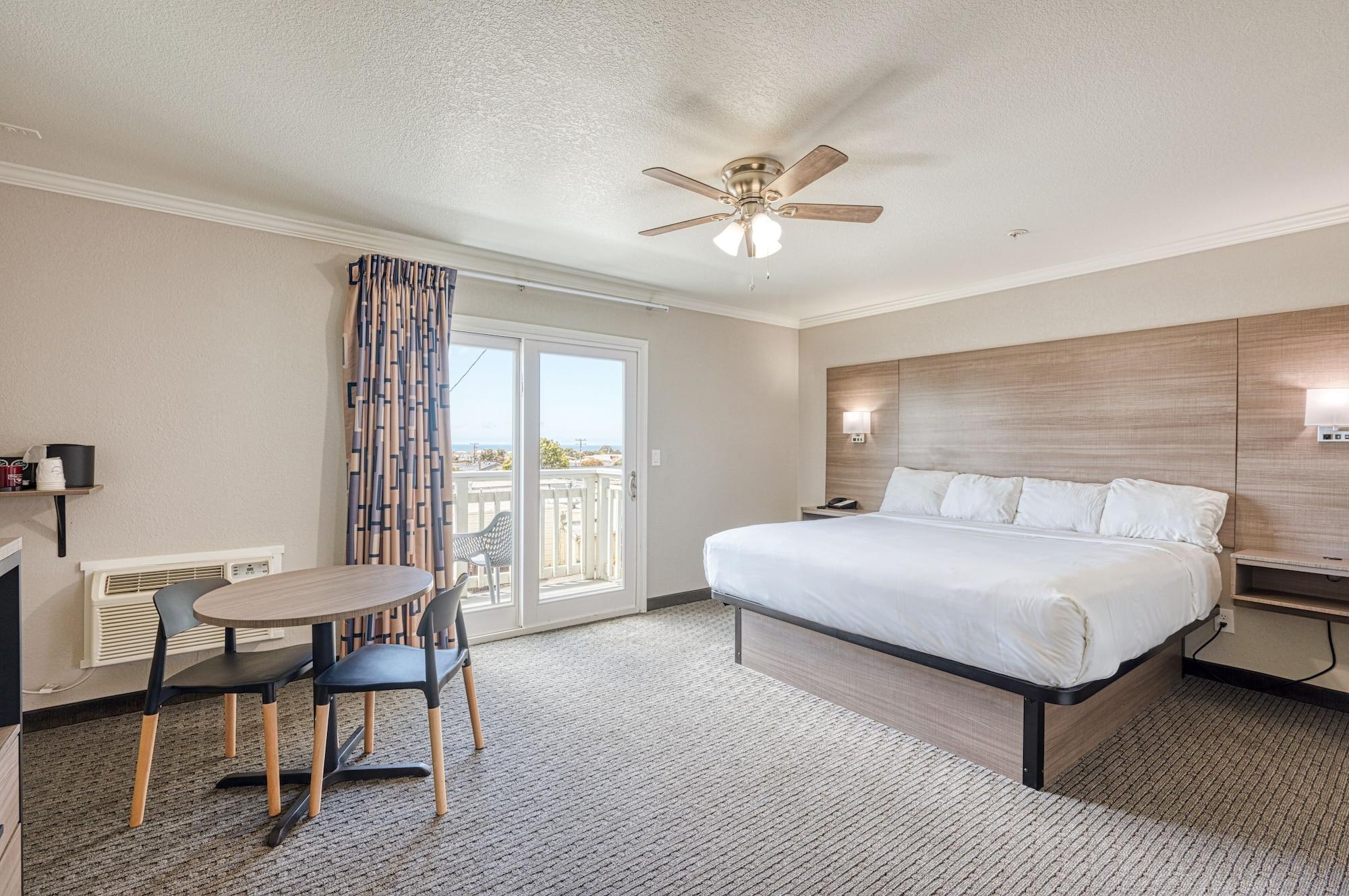 Harbor House Hotel