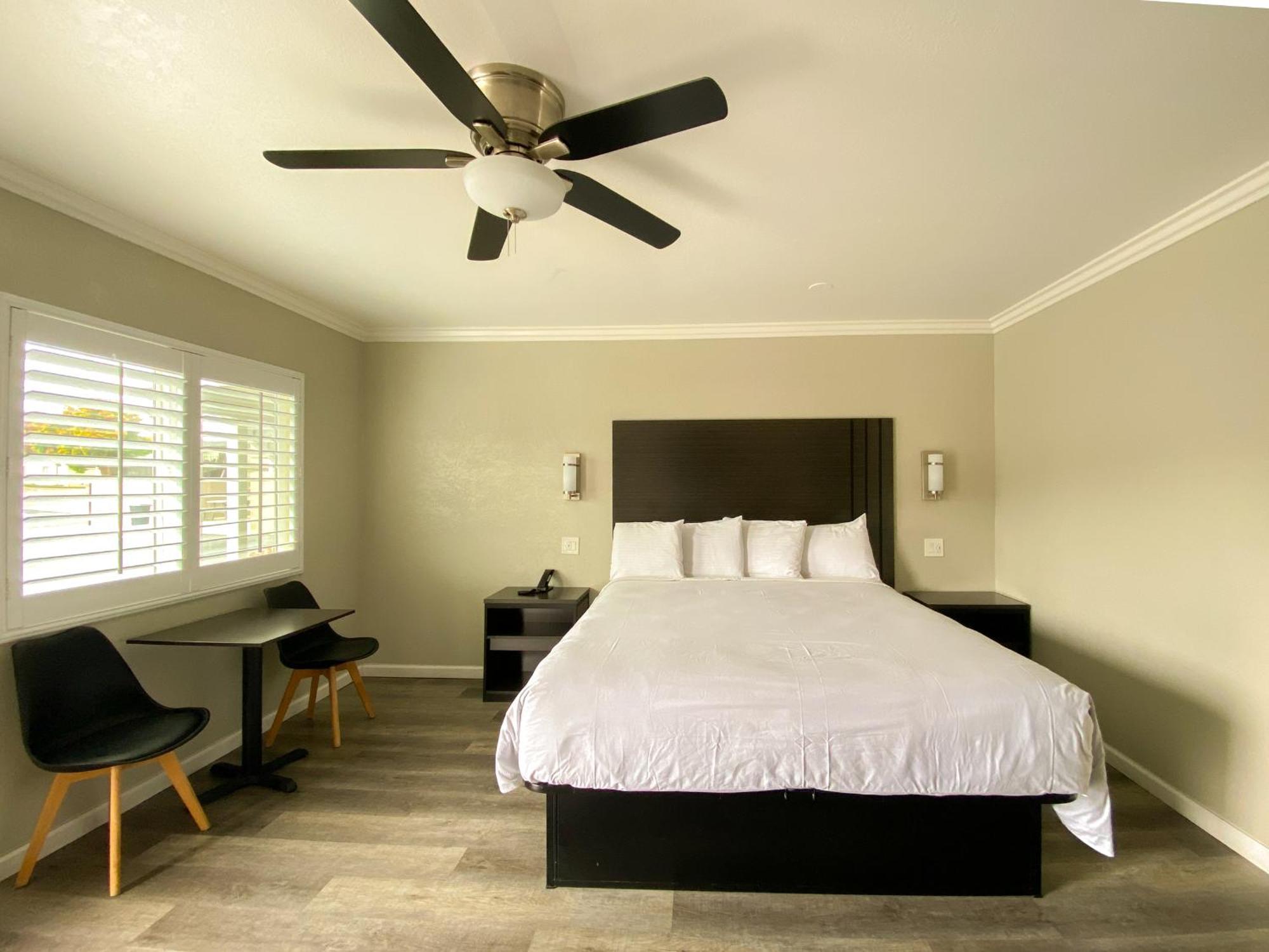 Rockview And Motel 2*