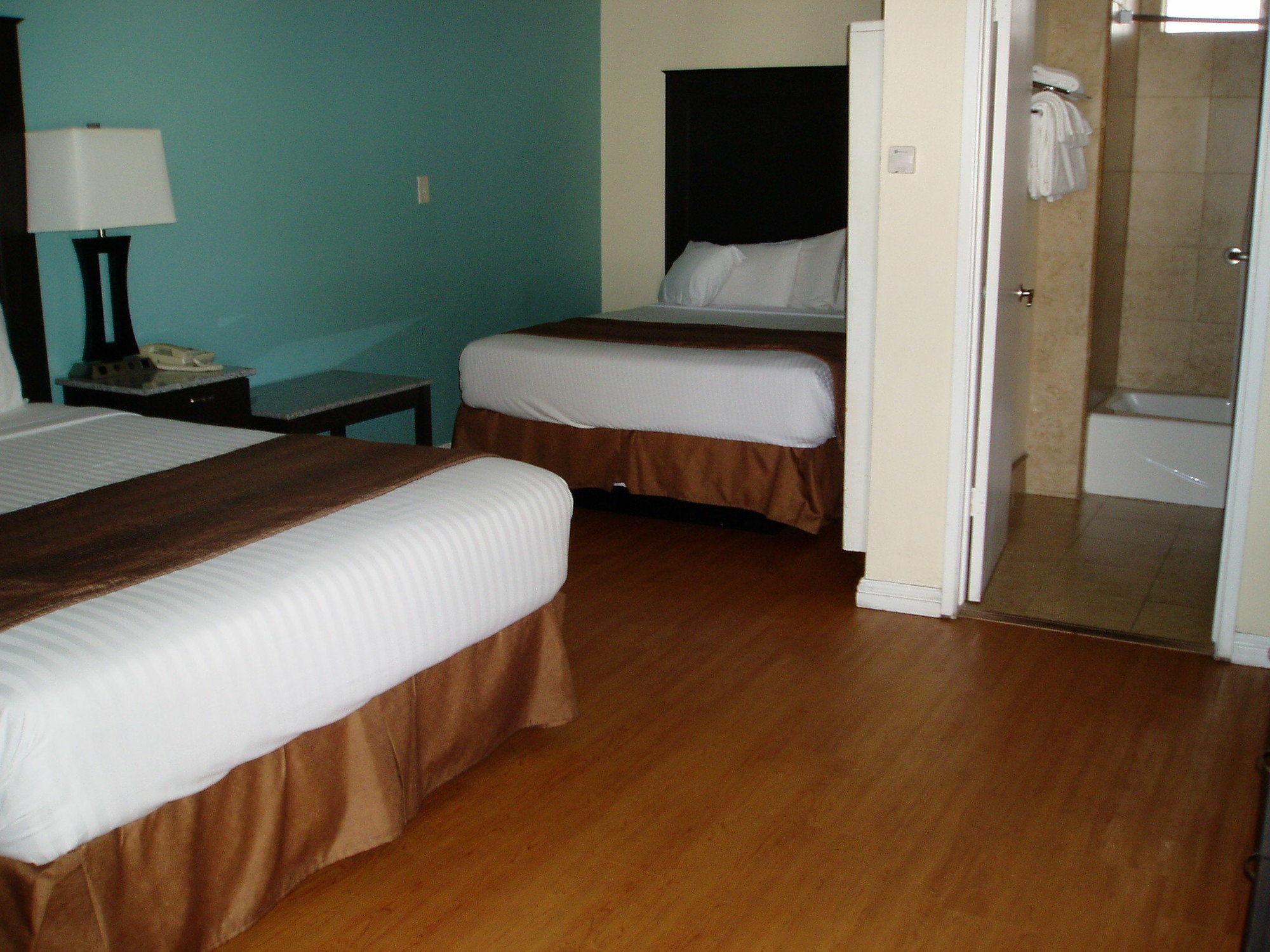 Rockview And Motel 2*